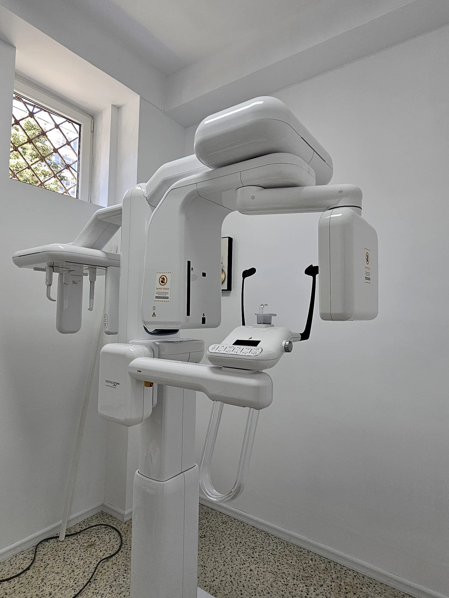 Tehnica de ultima generatie la Clinica de stomatologie AMD Dent Bucuresti, Sector 5
